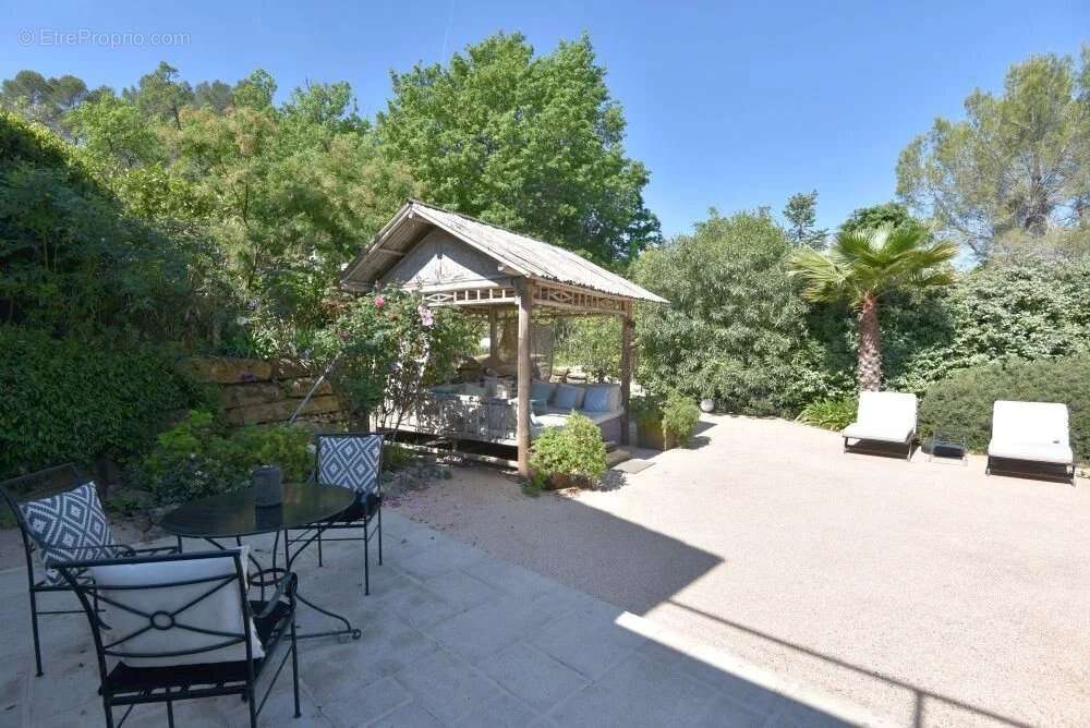 Maison à TOURRETTES