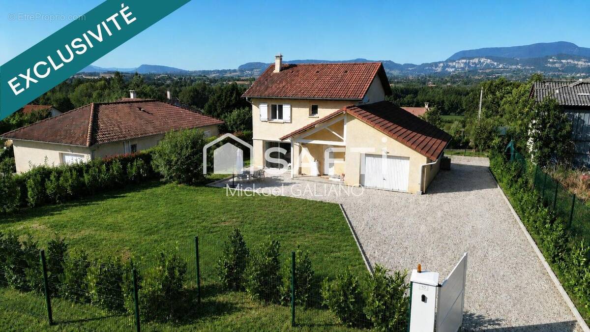 Photo 1 - Maison à SAINT-JEAN-D'AVELANNE