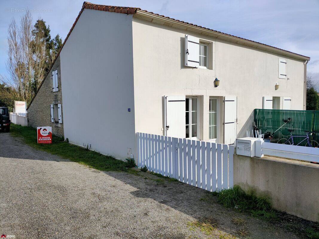 Maison à SAINTE-GEMME-LA-PLAINE