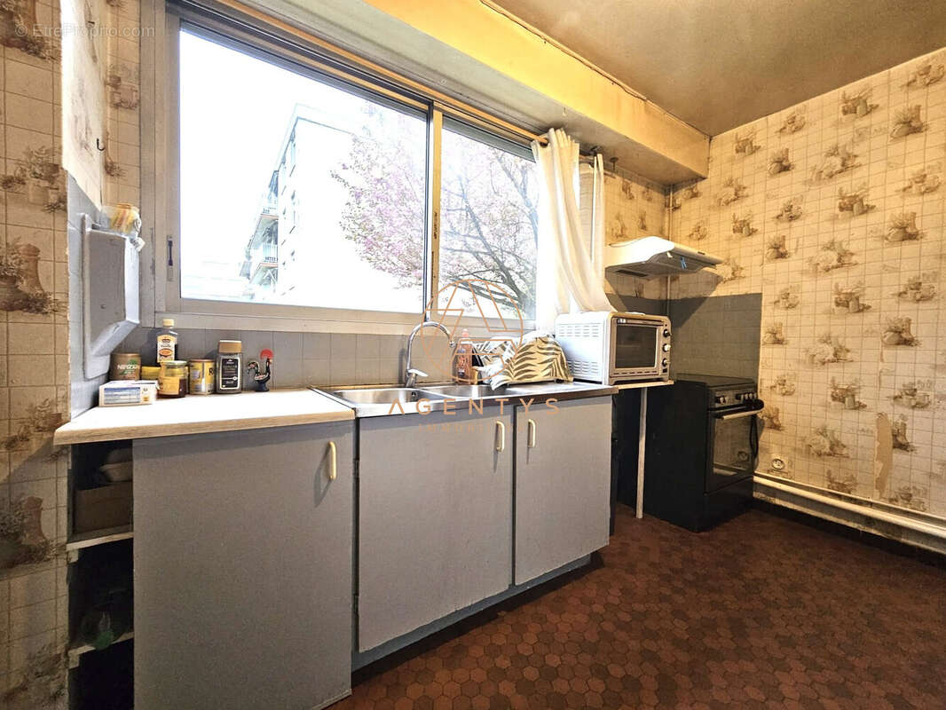 Appartement à LES PAVILLONS-SOUS-BOIS