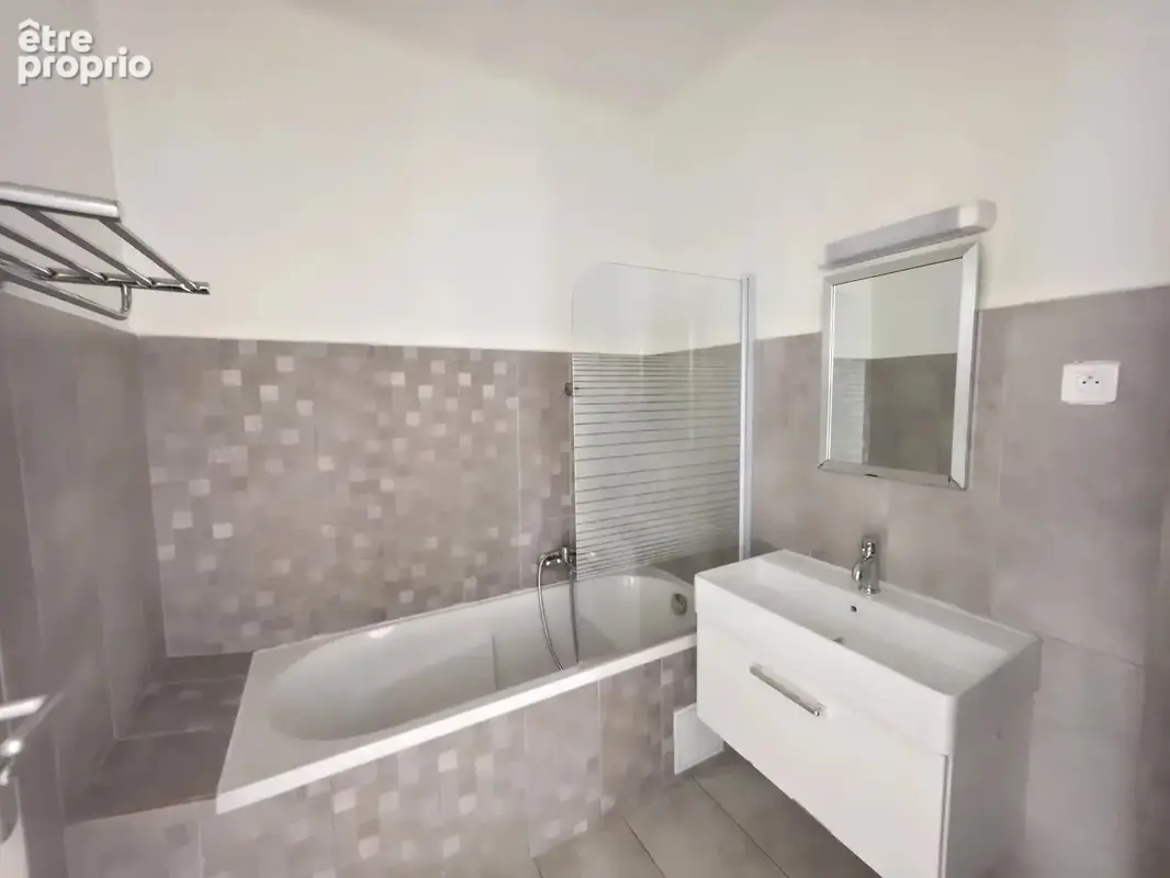 NICE - Le Port - 2 pièces - 54,64m² - plein Sud - ascenseur - balcon - photo 10