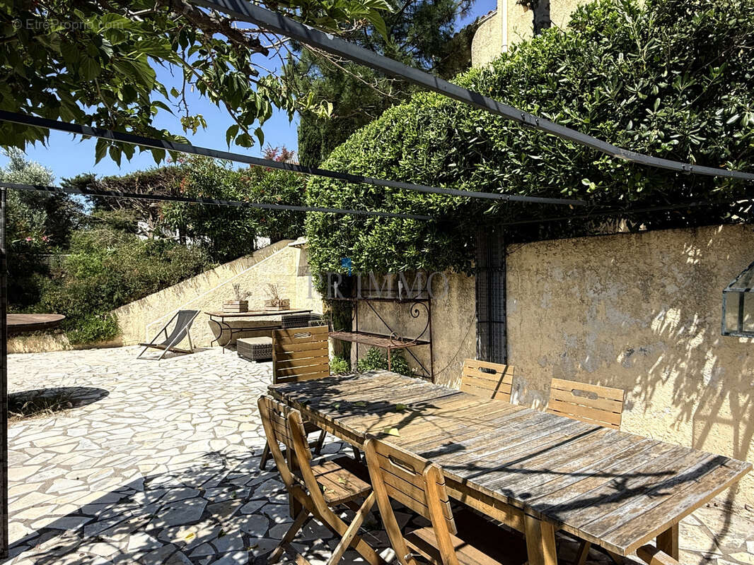 Maison à LES ISSAMBRES