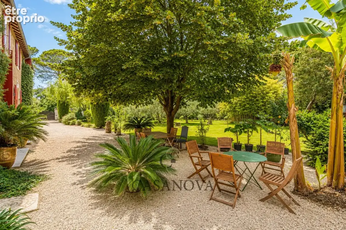 506 m² habitables  Parc paysager de 3 840 m² - photo 6