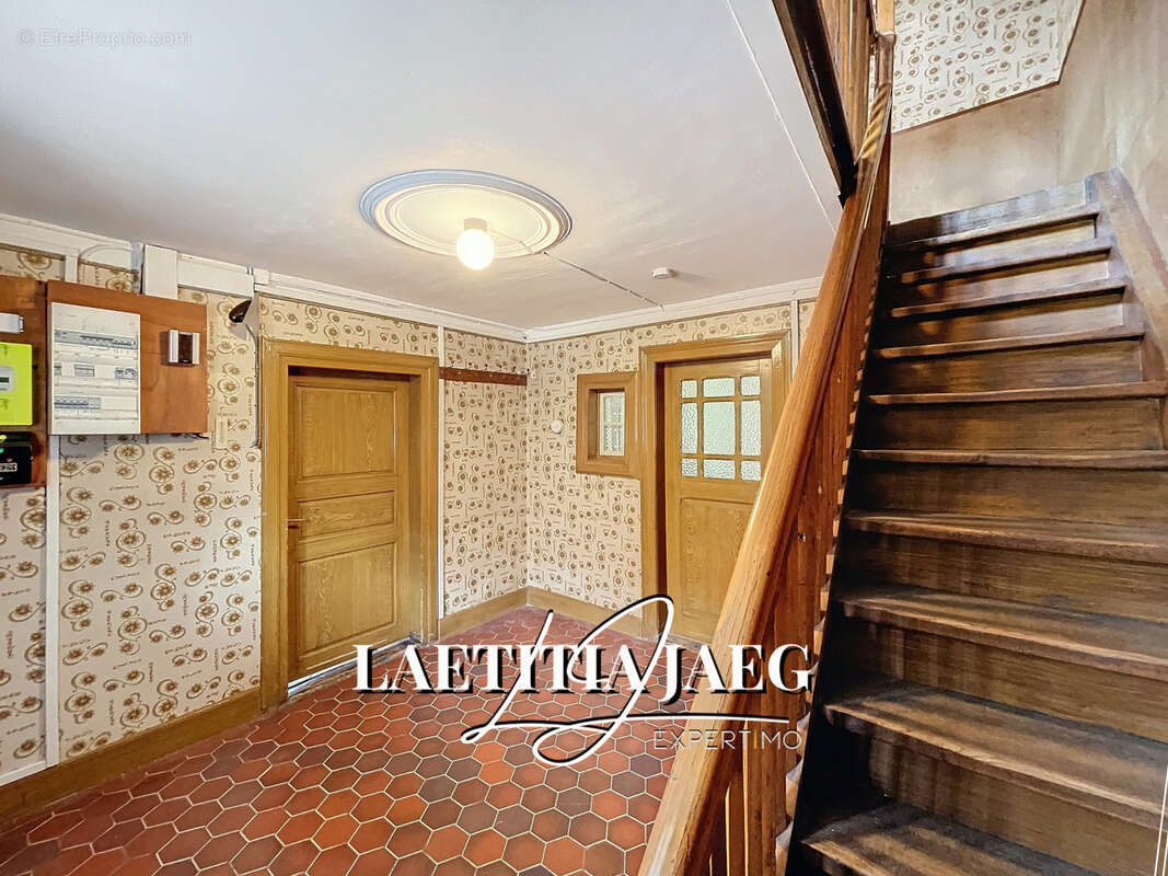 Maison alsacienne - 196 m2 - dependances - rue calme - photo 6