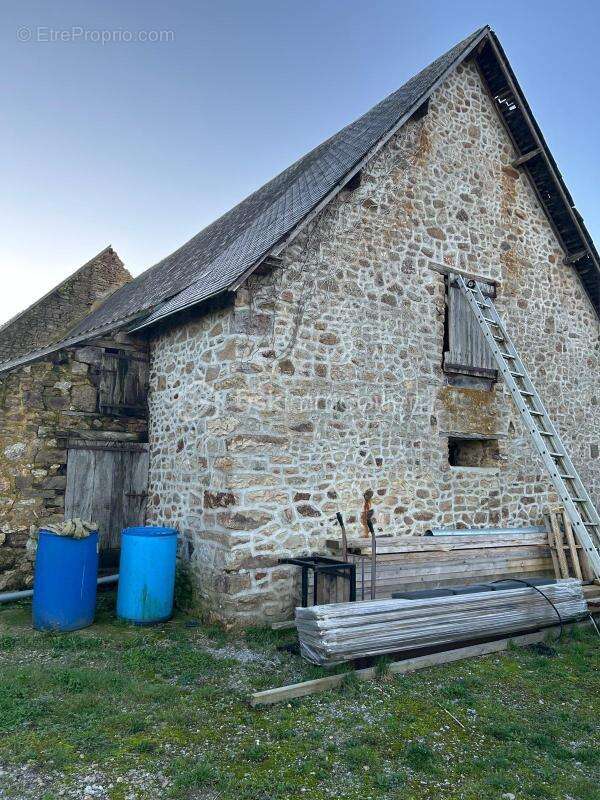Maison à SAINT-GEORGES-BUTTAVENT