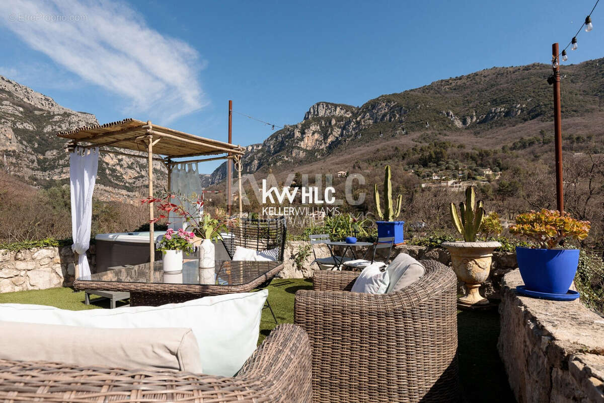 Maison 11 pièces 181 m² à vendre à Le Bar-Sur-Loup (06620) - photo 2
