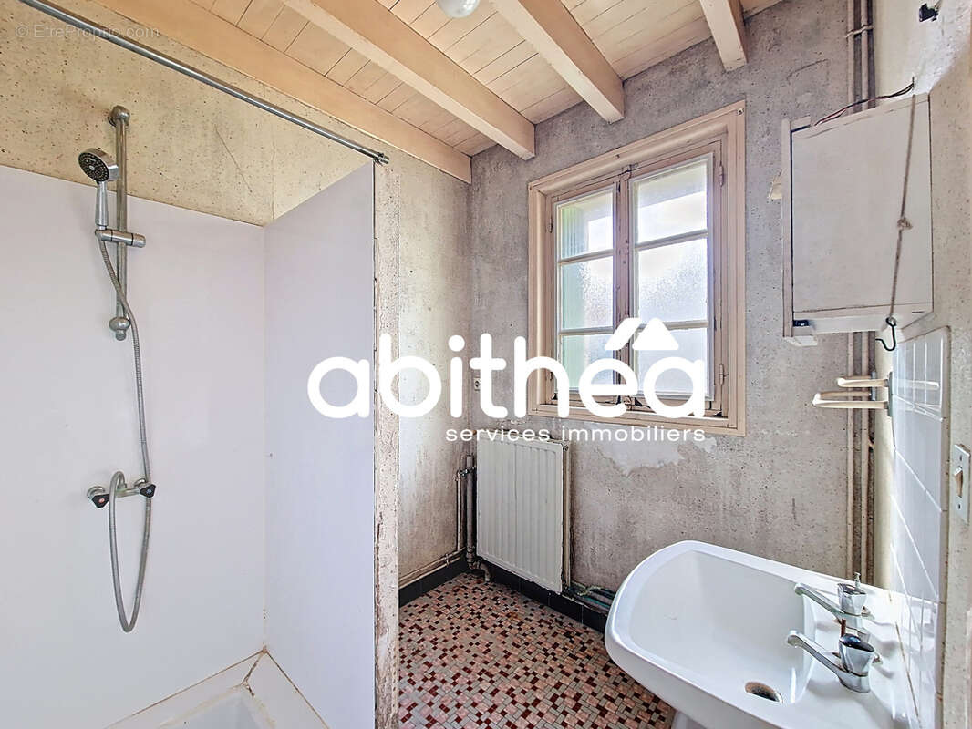 Maison à SAINT-SIMON-DE-PELLOUAILLE