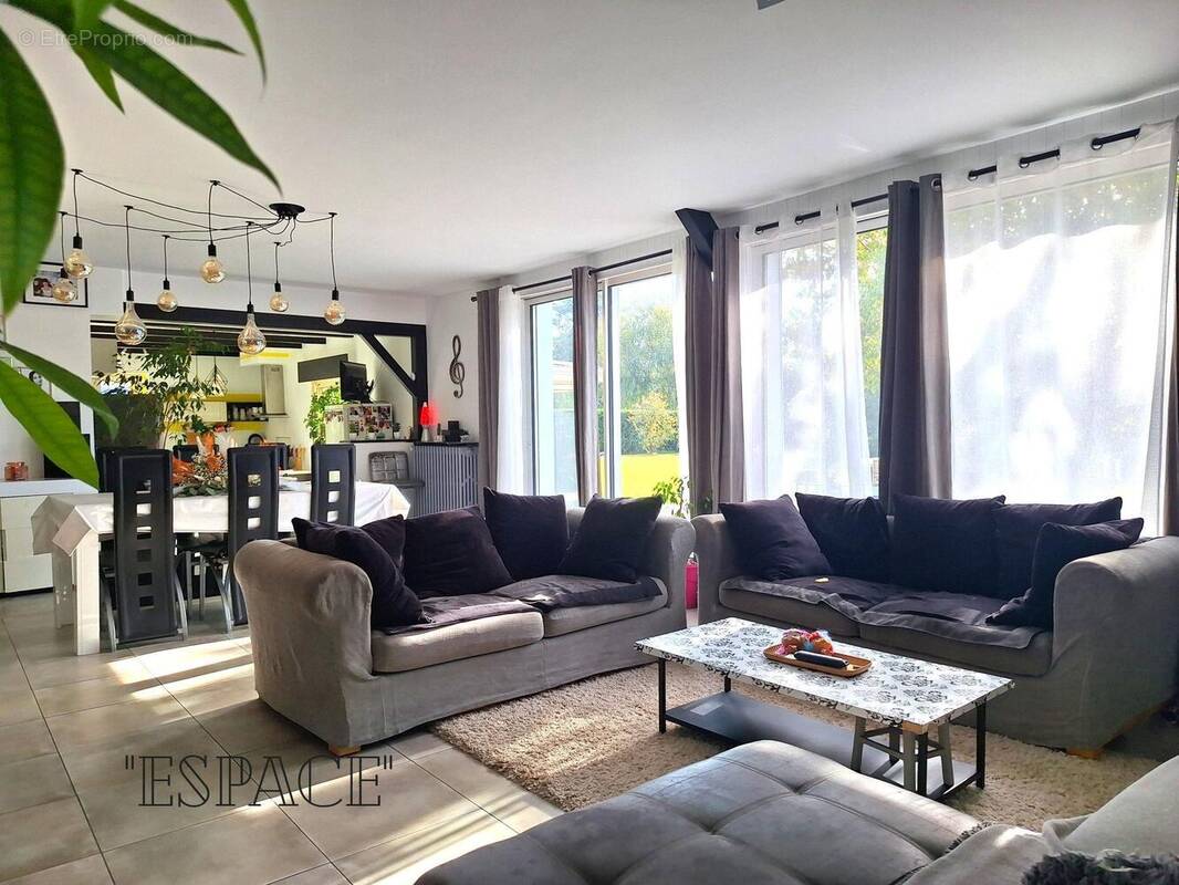 Maison à SAINT-JULIEN-DE-CONCELLES