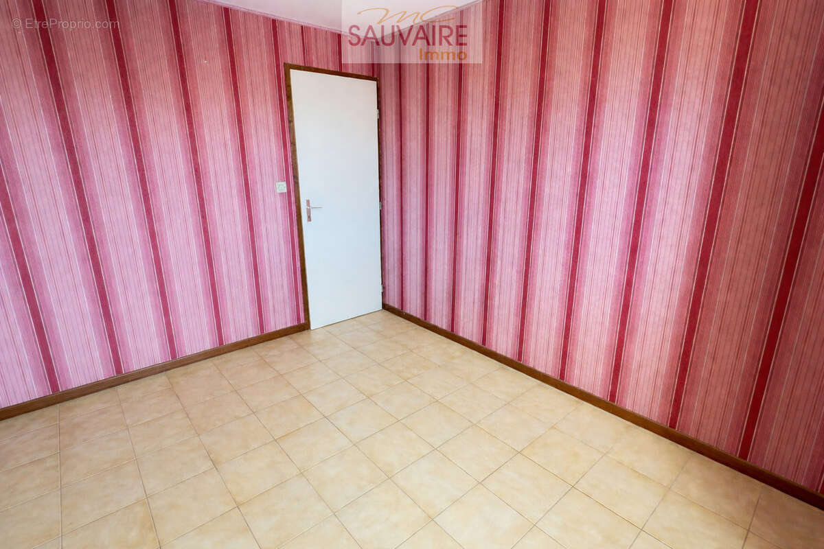 Maison à SAINT-LAURENT-DE-LA-SALANQUE