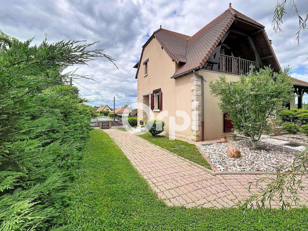 Maison à COSNAC