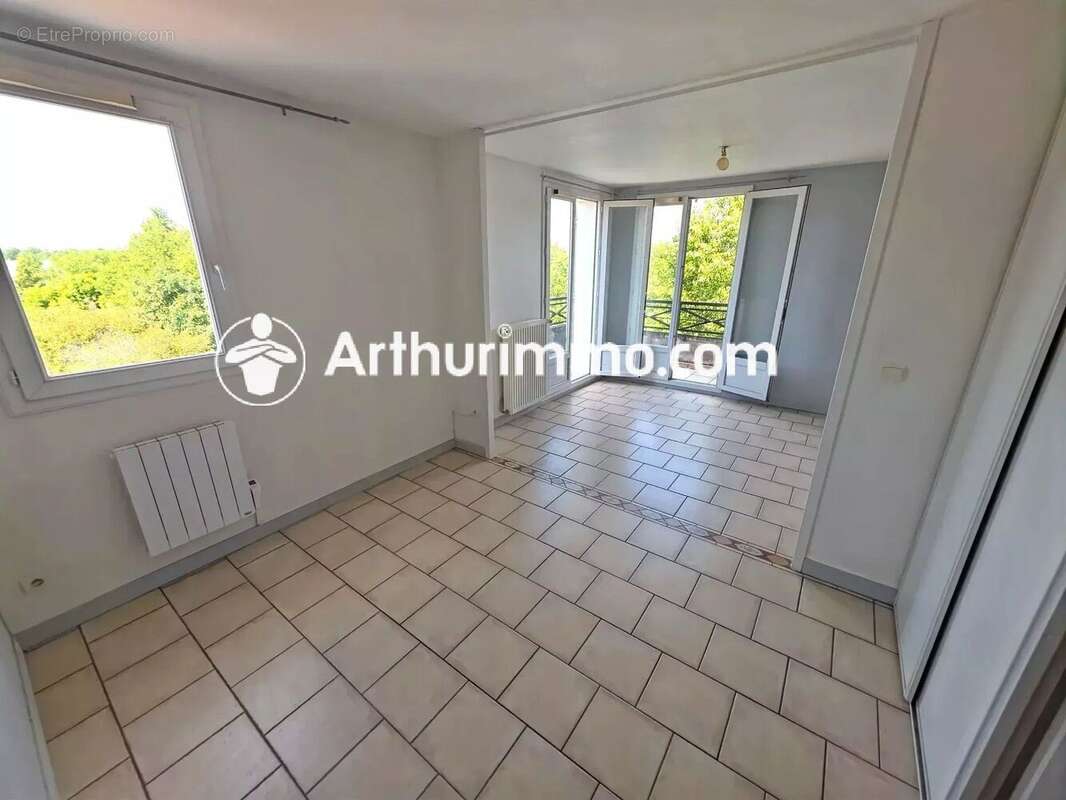 Appartement à SAVIGNY-LE-TEMPLE