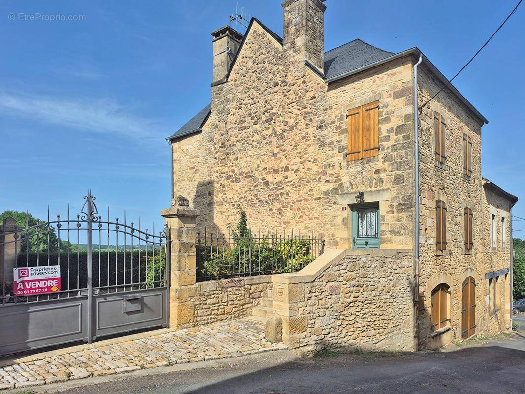 Maison à SALIGNAC-EYVIGUES
