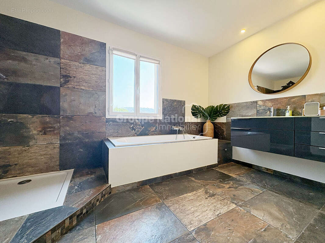 Maison t4 -  lamanon - photo 12