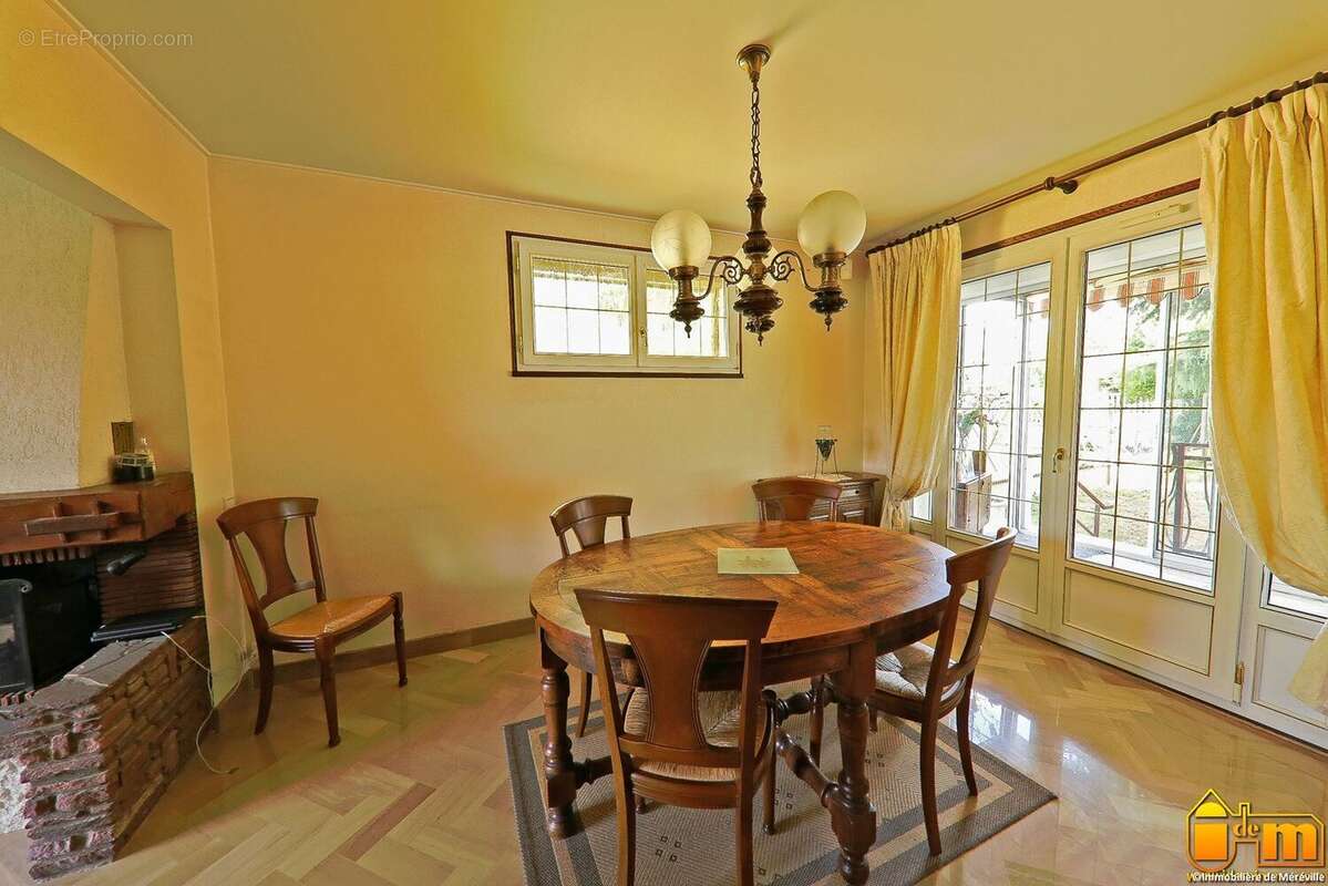 Maison à LINAS