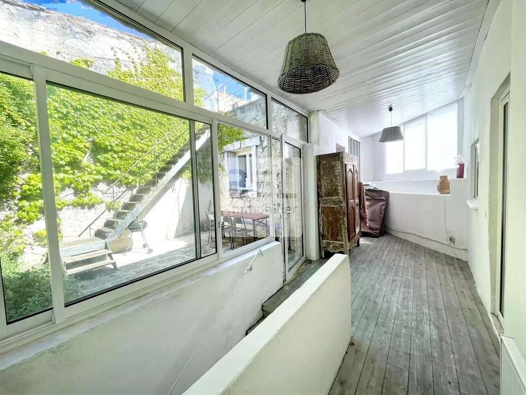 Appartement à SUZE-LA-ROUSSE