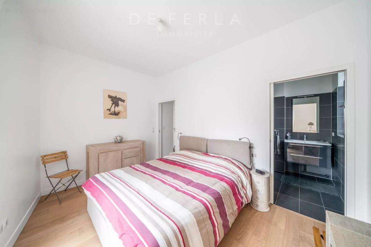 Appartement à PARIS-14E