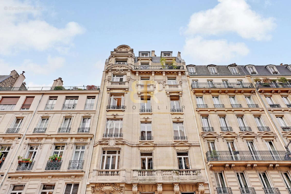 Appartement à PARIS-17E