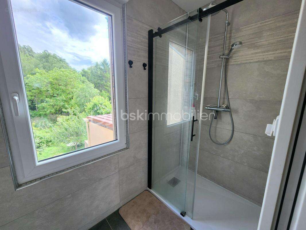 Maison individuelle, 3 grandes chambres, jardin, local commercial récent, sous-sol - photo 19