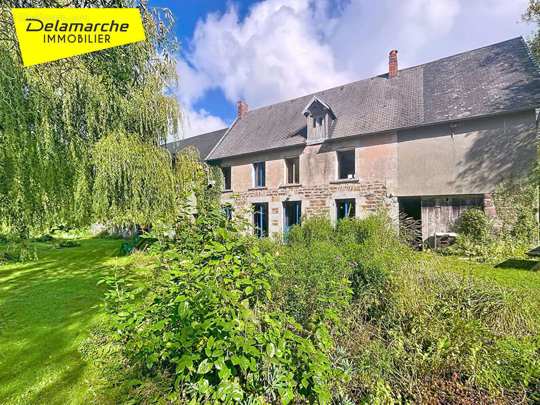 Maison à CERENCES