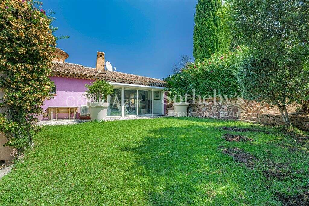 Théoule-sur-Mer, villa de quatre chambres avec piscine et terrain plat de 1 465 m² - photo 20