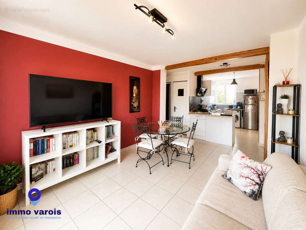 PIERREFEU - Lumineux T3 avec terrasse, cave et garage - photo 2