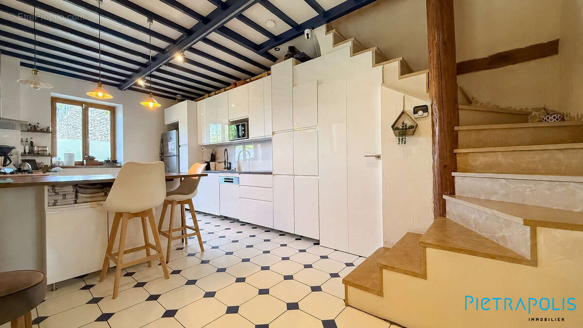 Maison 126 m² à Taluyers  - photo 2