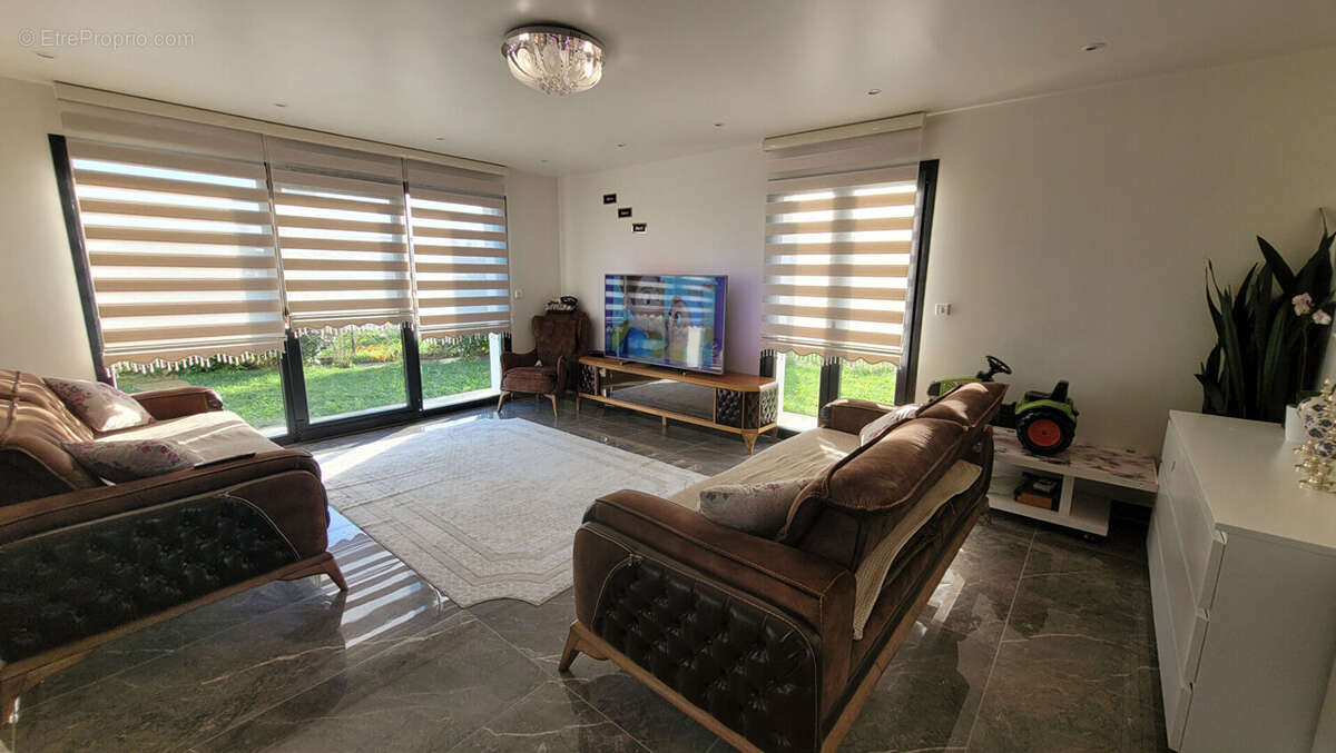 Maison à CORMELLES-LE-ROYAL