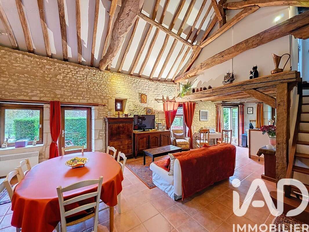 Maison 300 m² à Marce-Sur-Esves  - photo 3