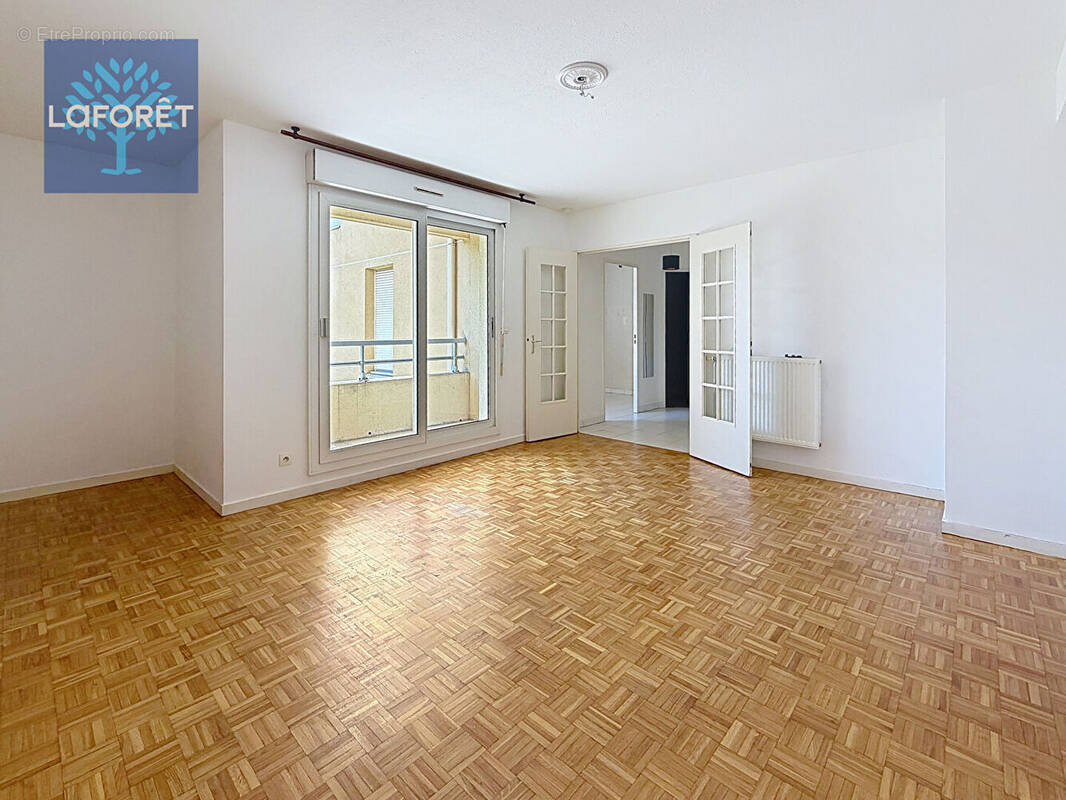 Appartement à SAINT-GENIS-LAVAL