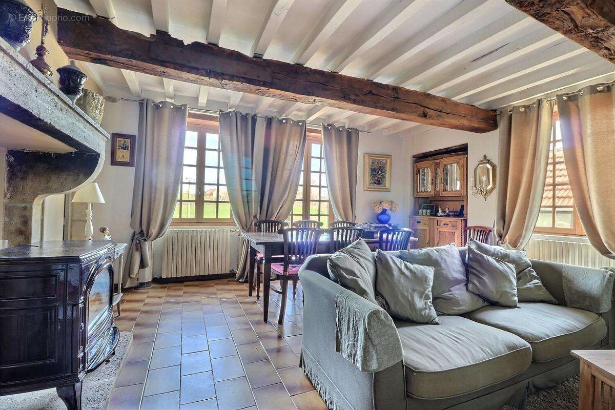 Maison à LA CLAYETTE