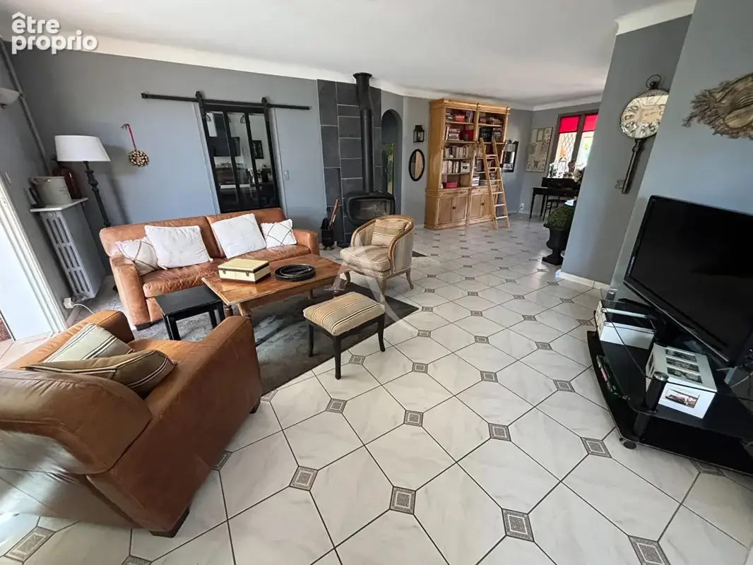 Maison de plain-pied à Fontenay Le Comte 6 pièce(s) 149 m2 - photo 2