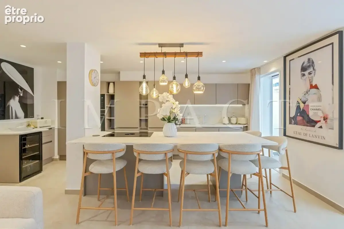Exclusivité - Cannes proche Croisette Appartement 4 pièces rénové à vendre - photo 2