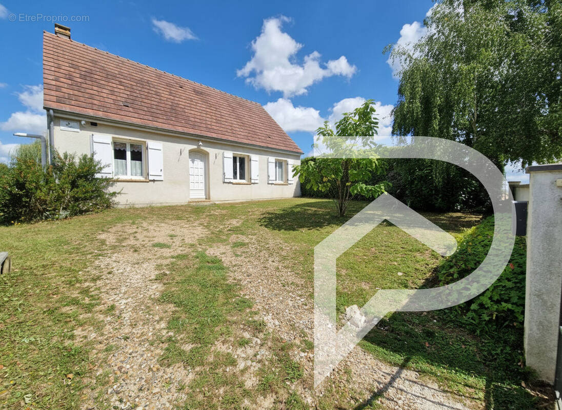 Maison à ESTREES-SAINT-DENIS