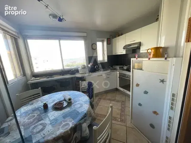 Appartement f2 1er etage ascenseur place de parking - photo 4