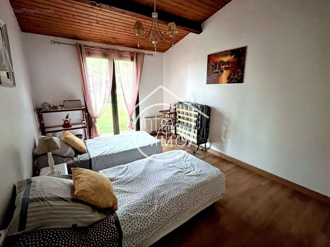 Maison à COURS-DE-PILE