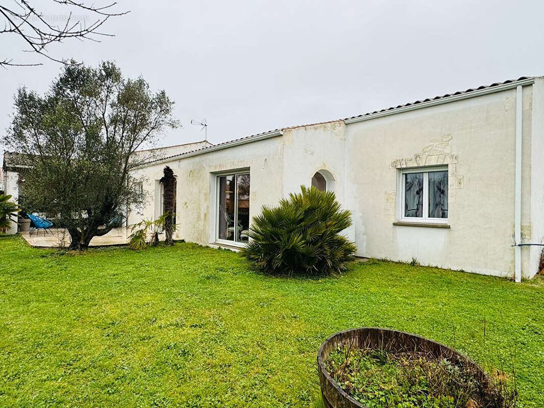 Maison à VAUX-SUR-MER