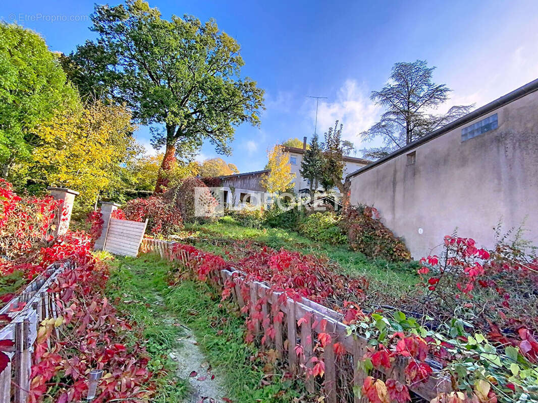 Appartement à CONTREXEVILLE