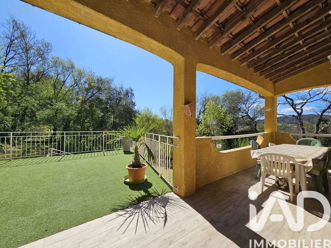 Maison 187 m² à Gonfaron  - photo 2