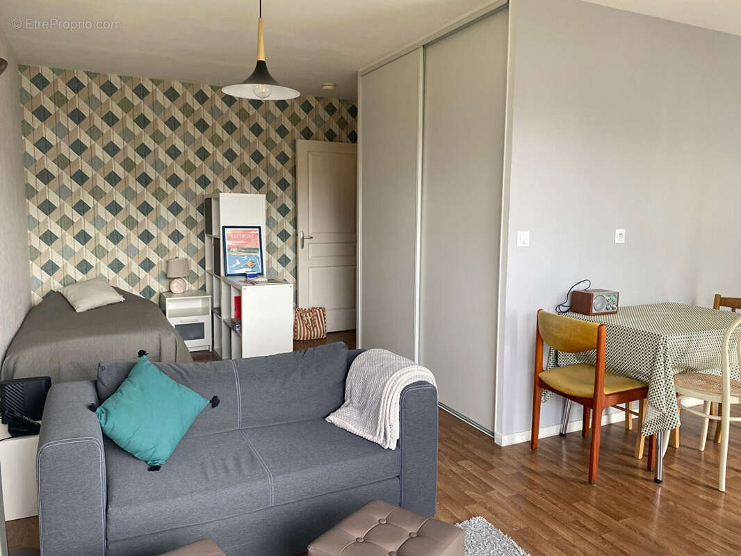 Appartement avec balcon sud et parking privatif, SAINT SERVAN Quai du Val - photo 8