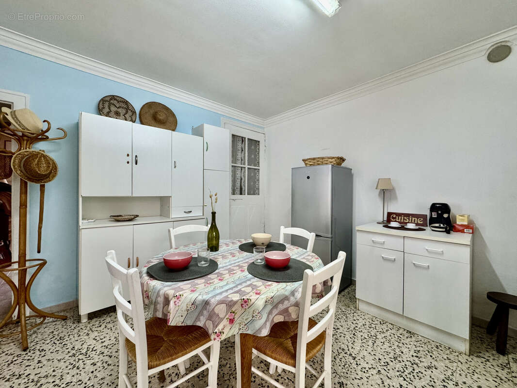 Maison à LAUDUN-L'ARDOISE