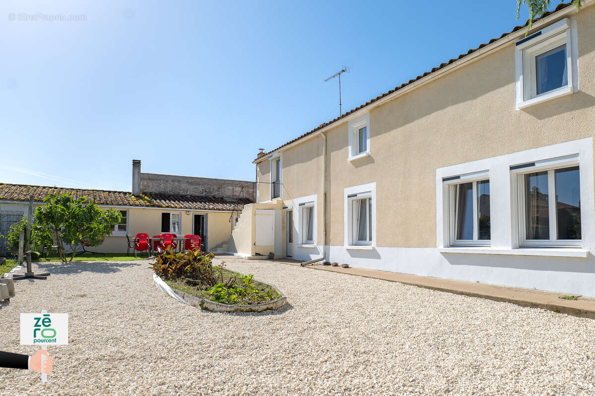 Maison à LES MAGNILS-REIGNIERS