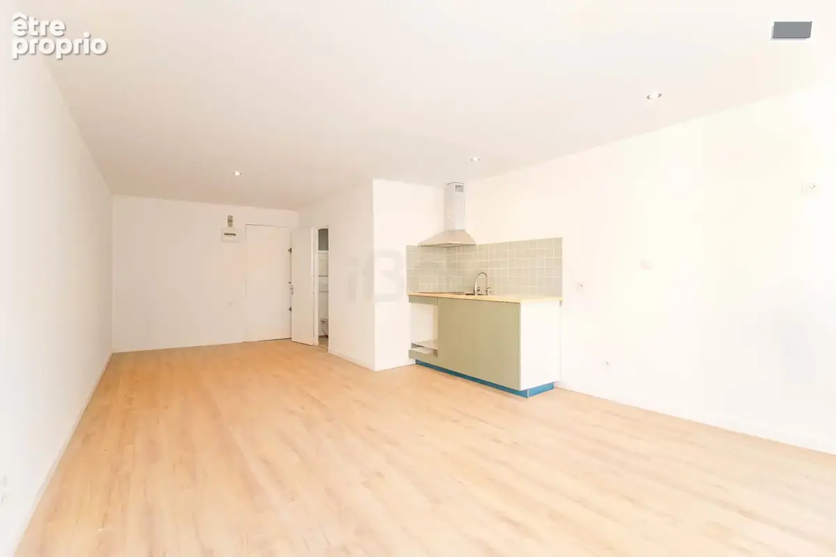TOULON - CENTRE VILLE - Studio rénové 32 m2   À deux pas des Halles - photo 5