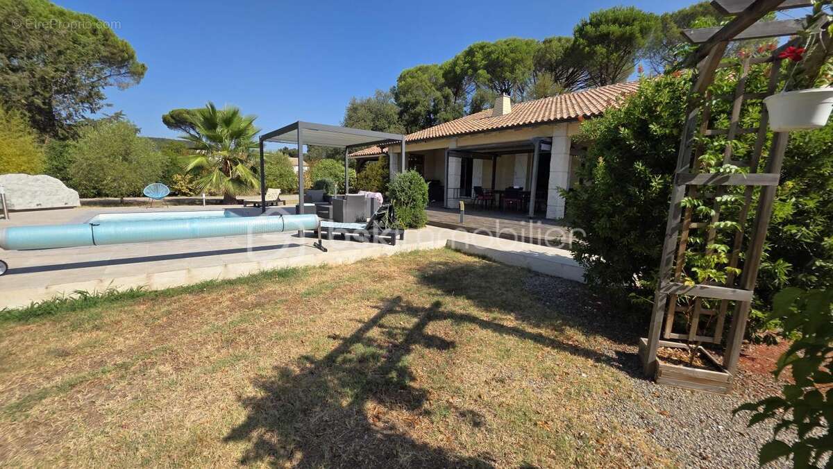  EN EXCLUSIVITÉ – VIDAUBAN – Maison traditionnelle de 171 m² avec piscine, terrain de 1 566 m² et fort potentiel - photo 2