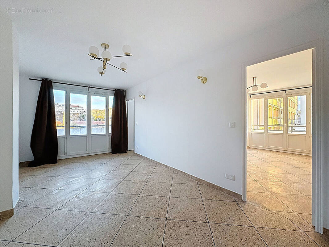Appartement à MARSEILLE-9E