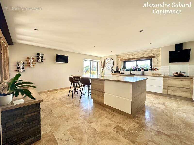 SUD REOLAIS - Maison en pierre rénovée - 7 chambres - Terrain 5 000 m² - Piscine - Dépendances - photo 23