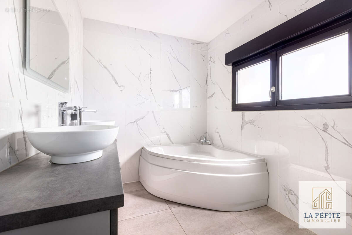 Maison à SAINT-AMAND-LES-EAUX