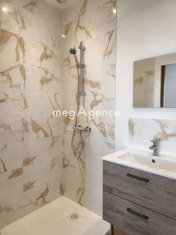 Appartement entièrement rénové avec sous-sol de 48 m² – Stationnement privatif - photo 5