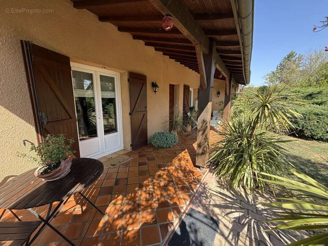 À 5 minutes de Nogaro, maison T4 de plain-pied avec 146 m² de dépendances, au calme, sur un terrain clos et arboré de 4 938 m² - photo 8