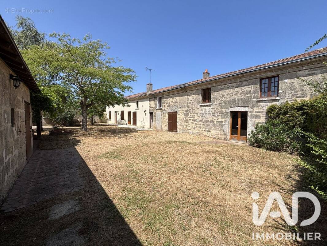 Photo 1 - Maison à DOUE-LA-FONTAINE
