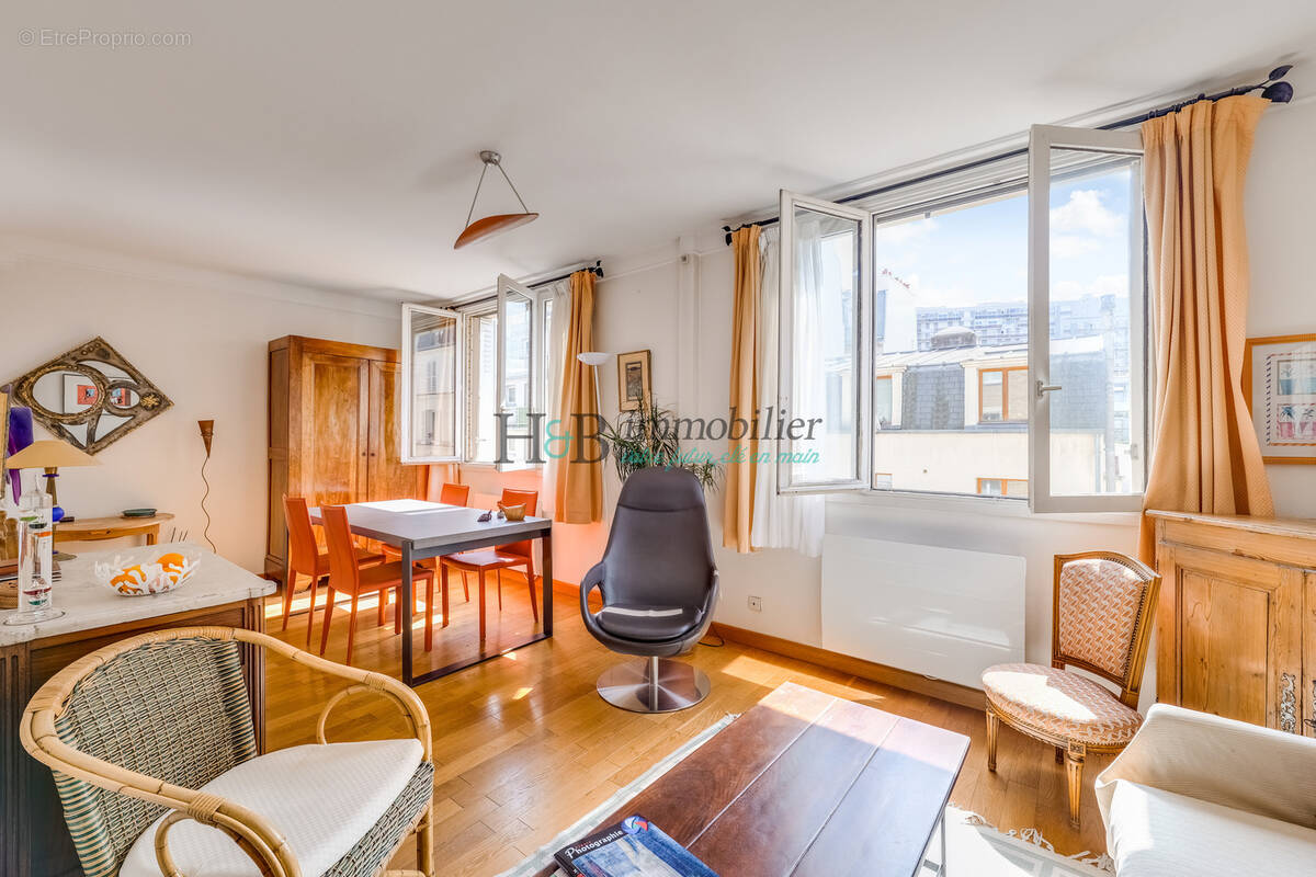Appartement à PARIS-14E